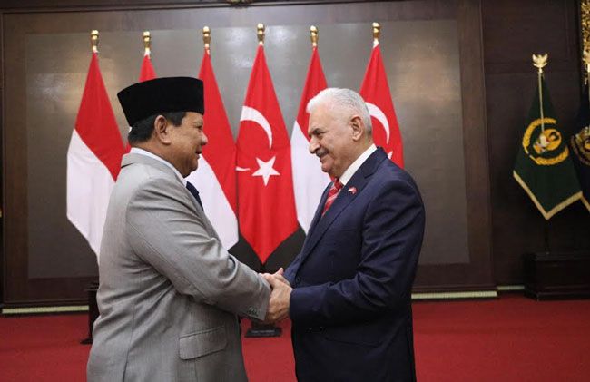 Menhan Prabowo Terima Kunjungan Mantan PM Turki di Kemhan