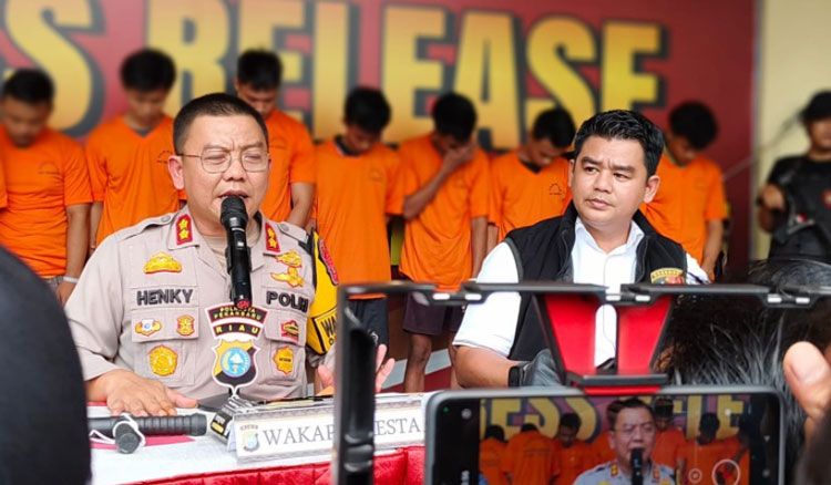Polresta Pekanbaru Tangkap 12 Pemuda Kelompok Begal di Buluh Cina