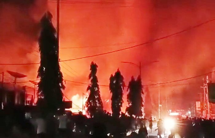 13 Kios di Pasar Pulau Payung Dumai Dilahap Api