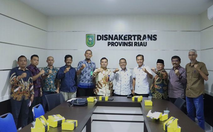 Komisi IV DPRD Siak Kunker ke Disnaker dan DPRD Riau
