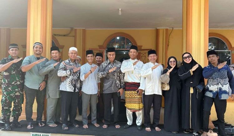 Babinsa Tanah Merah Koramil 06/Siak Hulu Hadiri Silaturahmi Majelis Taklim se-Desa Tanah Merah Menyambut Tahun Baru Islam 1446 Hijriyah
