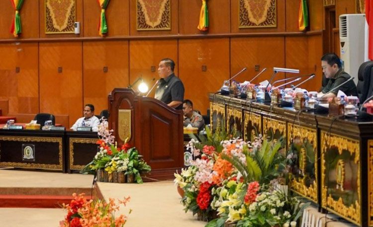 Pj Gubernur Sampaikan Ranperda Pertanggungjawaban Pelaksanaan APBD Riau 2023