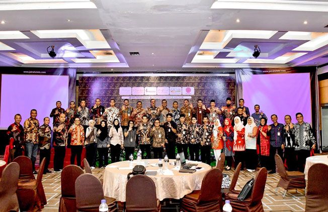 Evaluasi SAKIP, Bupati Kasmarni Bersama Kepala PD Paparan Dihadapan KemenPAN-RB