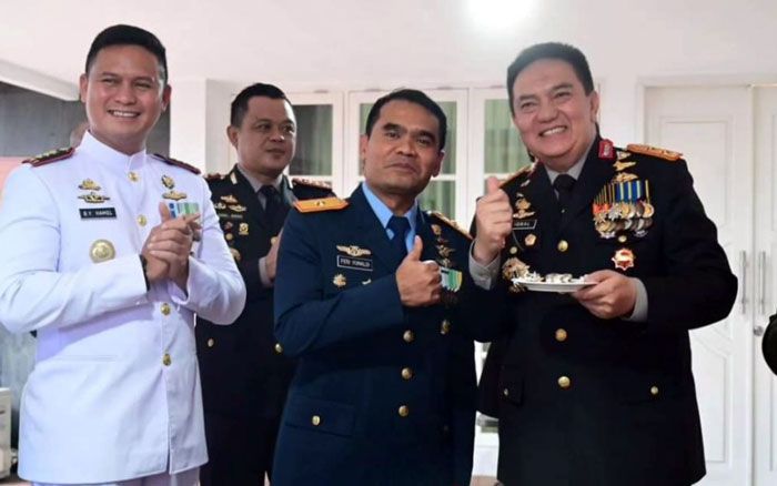 Tiga Petinggi TNI Sambangi Kediaman Kapolda Riau