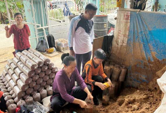 UPT SDN 024 Tanah Merah Berinovasi Kembangkan Jamur Tiram