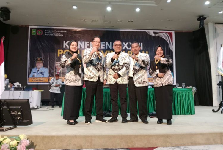 Adolf Bastian Kembali Pimpin PGRI Riau 5 Tahun ke Depan