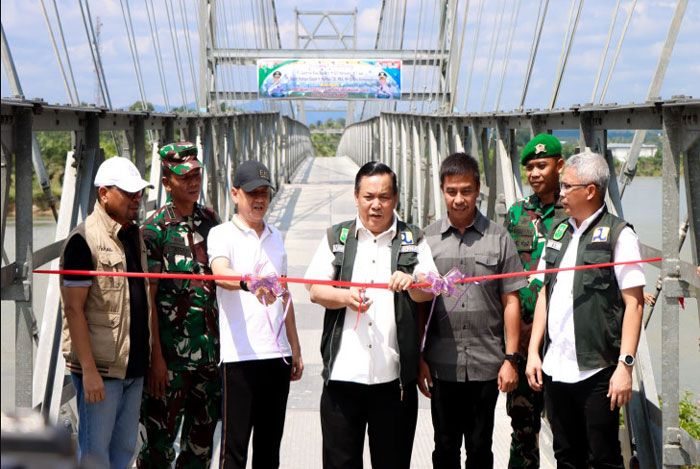 SF Hariyanto Resmikan Jembatan Gantung Sepungguk-Salo