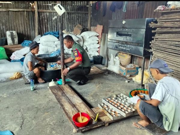 Babinsa Koramil 0321- 05/RM Kembali Lakukan Pendampingan UMKM Pembuatan Kerupuk