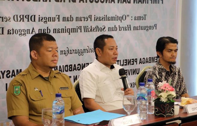 Ketua DPRD Siak Resmi Tutup Kegiatan Bimtek Peningkatan Kapasitas Pimimpin dan Anggata Dewan