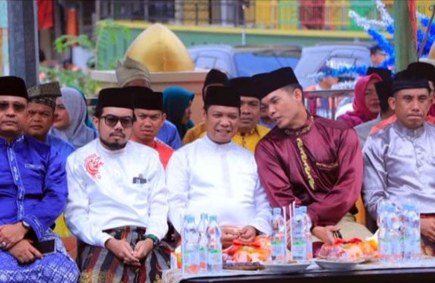Wakil Ketua DPRD Pekanbaru Ginda Burnama Ikuti Pawai serta Ziarah ke Makam Marhum Pekan