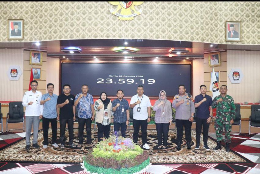 Bawaslu Rohil Lakukan Pengawasan di Hari Terakhir Pendaftaran Cakada Hingga Tengah Malam