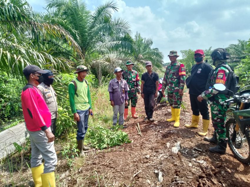 Tiga Anggota Koramil 0321-05/RM Kembali Lakukan Patroli dan Sosialisasi Karhutla di Bangko Bakti