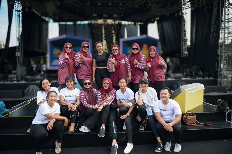 Ibu-Ibu DWP Riau Senam Bareng Wulan Guritno