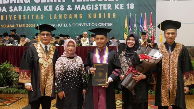 Wakil Ketua DPRD Pekanbaru T. Azwendi Fajri Sandang Gelar Magister Manajemen