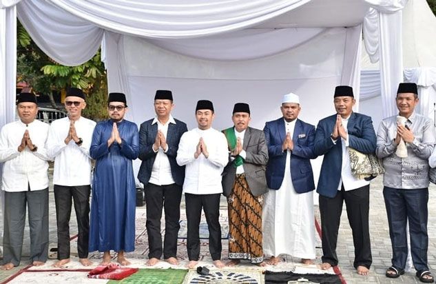 Pimpinan DPRD Ikut Sholat Ied Bersama Pj Wako di MPP Pekanbaru