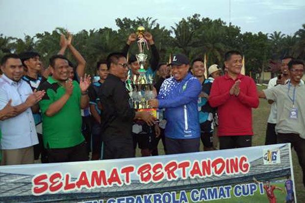 Waka I DPRD Siak Fairus Ramli Hadiri Penutupan Turnament Camat Cup I Koto Gasib