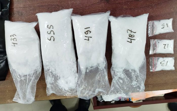 Jaringan Narkoba Internasional Ditangkap di Bandara SSK II Pekanbaru Bawa Sabu 2 Kilogram