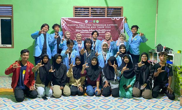 Mahasiswa Kukerta MBKM Unri Sosialisasi Pendidikan Setara di Desa Lubuk Garam