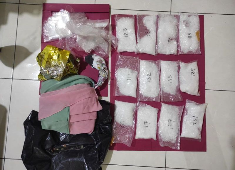 Avsec Bandara SSK II Temukan Sabu dalam Sepatu 4 Calon Penumpang