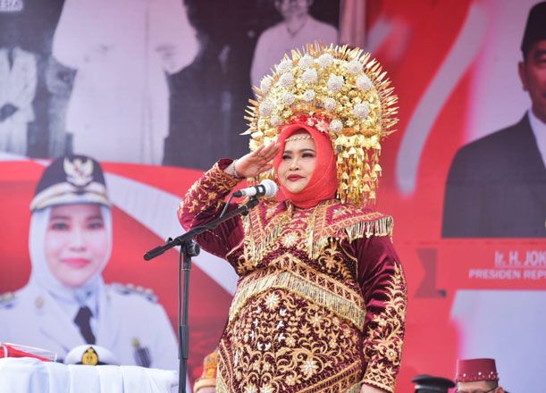 Upacara Detik-detik Proklamasi Berlangsung Khidmat, Bupati Kasmarni Kenakan Pakaian Adat Minang