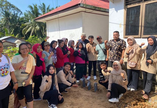 Mahasiswa KUKERTA UNRI Sosialisasi Pembuatan Biopori di Desa Tandun Barat