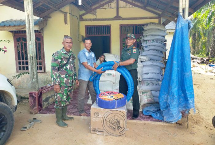 Danramil 0321-05/RM Serahkan Bantuan Mesin Pompa Air dari Dinas Pertanian Kepada Gapoktan, Ini Nama-nama Penerima