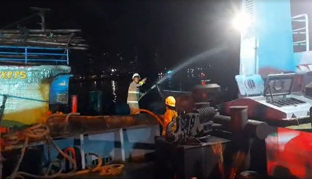 Bakamla RI Amankan Kebakaran Kapal Nelayan di Dermaga Muara Baru