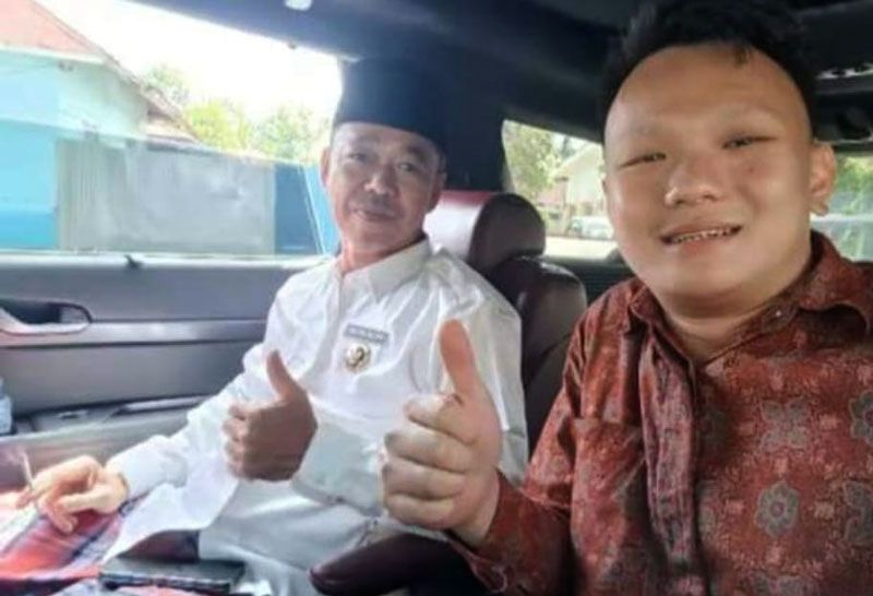 Beredar Foto Bupati Rohil dengan Pengedar Sabu Jaringan Internasional, Afrizal Sintong: Saya Dekat dengan Semua Masyarakat