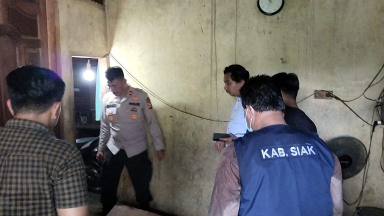 Mayat Pria Ditemukan Membusuk di Rumahnya
