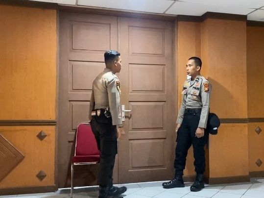 Penyidik  Geledah Sekretariat DPRD Riau Hingga Malam Terkait Dugaan Kasus SPPD Fiktif
