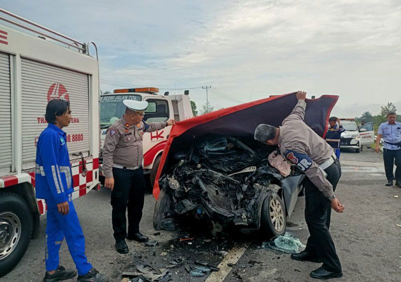 Minibus Tabrak Truk di Tol Pekanbaru-Dumai, Tiga Meninggal