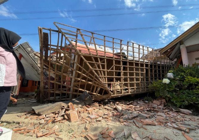 Gempa Bandung: 700 Rumah Rusak, Puluhan Masjid, Sekolah dan Rumah Sakit Terdampak
