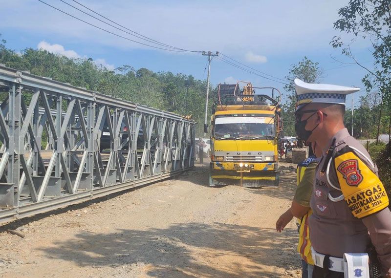 Jembatan Bailey Jalan Longsor Lintas Riau-Sumbar Selesai