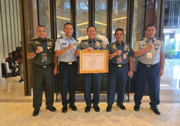 TNI Terima Penghargaan Pemantauan dan Evaluasi Kinerja Penyelenggaraan Pelayanan Publik