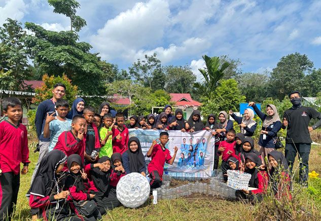 Resik Kampung, Inovasi Pengolahan Sampah Plastik oleh Mahasiswa KKN Unri