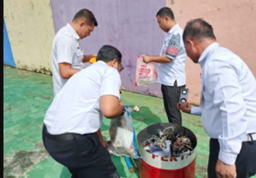 Barang Terlarang Hasil Razia Lapas Pekanbaru Dimusnahkan
