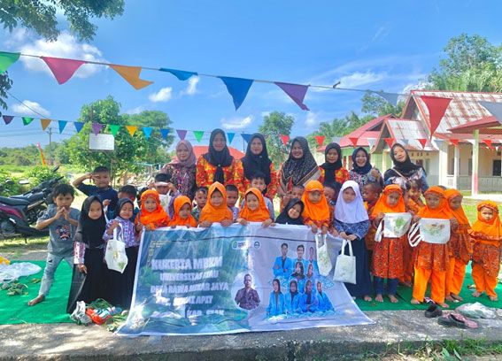 Mahasiswa Unri KKN MBKM 2024 Gelar Pelatihan Ecoprint di Desa Rawa Mekar Jaya