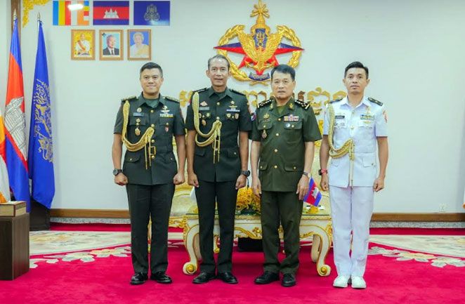 Athase Pertahanan RI Terima Penghargaan Dari Pemerintah Kerajaan Kamboja