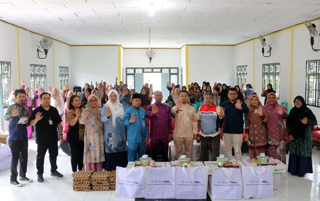 PHR Gandeng PKBI Riau Distribusikan 27 Paket PMT dan Peralatan Posyansu di Desa Buluh Manis