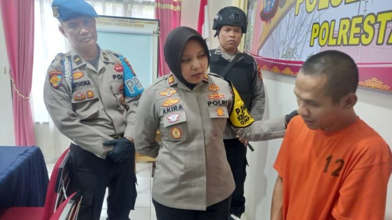 Sudah Beraksi 150 Kali, Polsek Senapelan Ringkus Jambret Spesialis Emas Wanita Tionghoa