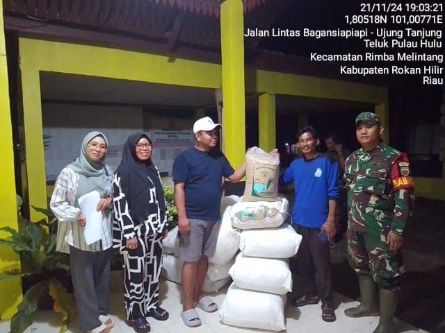 Babinsa Koramil 0321-05/RM Dampingi 5 Kelompok Tani Terima Bantuan Bibit Padi dari Pemprov Riau