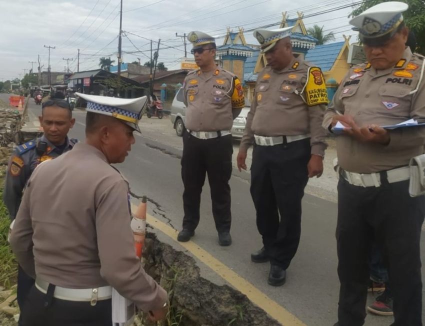Ditlantas Polda Riau Tinjau Jalan Rusak di Inhil