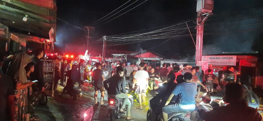 Dua Kios di Jalan Hang Tuah Ludes Terbakar