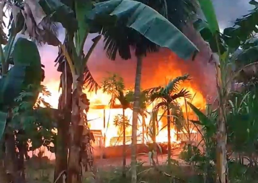 Ditinggal Pemilik, Api Hanguskan Rumah Warga di Desa Karya Tunas Jaya
