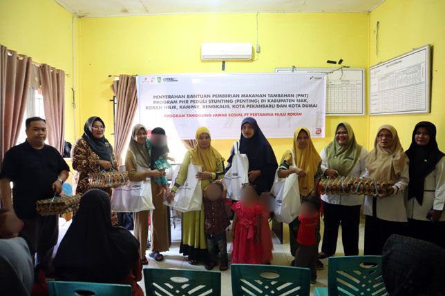 Perkuat Komitmen Cegah Stunting di Penghujung Tahun: PHR dan PKBI Riau serahkan 37 Paket PMT di Desa Buluh Manis