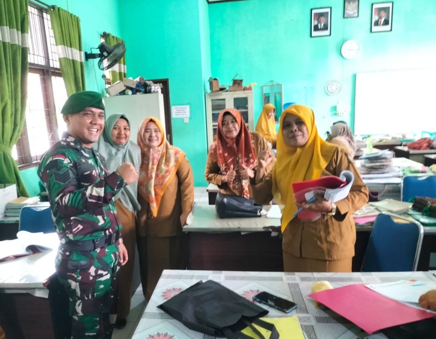 Komsos Babinsa Koramil 06 Siak Hulu Bersama Majelis Guru, Dukung Program Pendidikan SMP Negeri 06 Siak Hulu