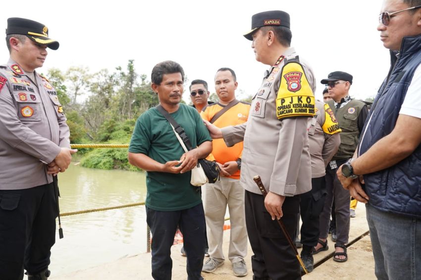 Truk Pekerja PT. NWR Terjun ke Sungai Segati Pelalawan, Kapolda akan Awasi Tanggung J&agrave;wab Perusahaan