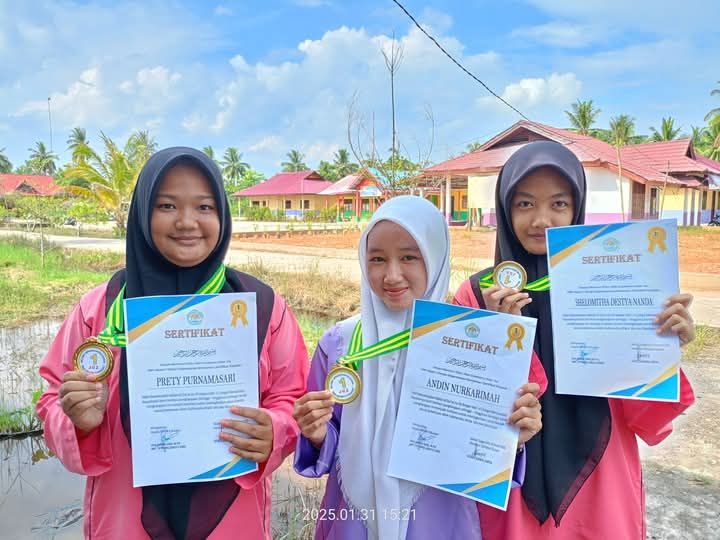 Capai Target Hafalan,  Siswa Tahfiz SMAN 3 Bangko Terima Penghargaan