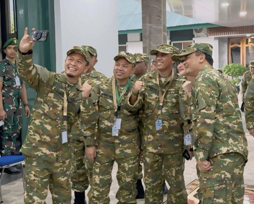 Usai Retret Kepulangan Kepala Daerah ke Riau Disambut Prosesi Adat Melayu