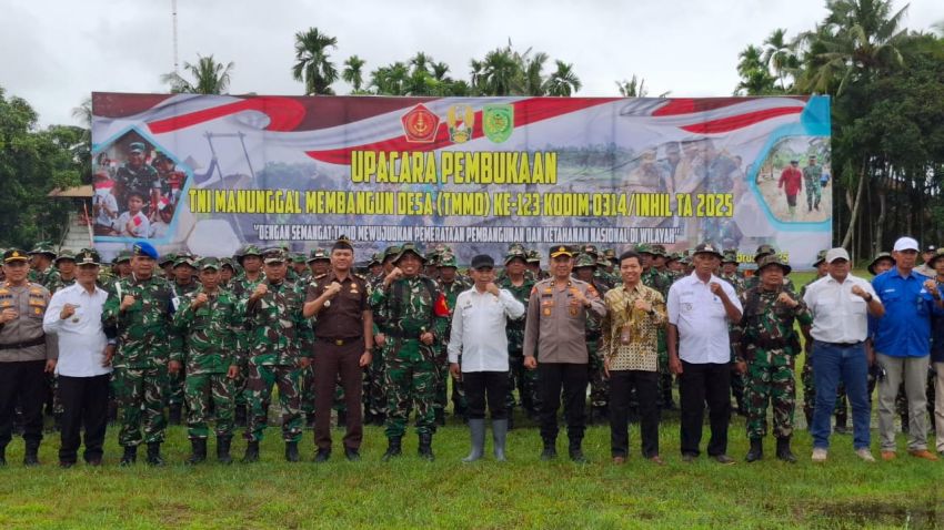 TMMD ke-123 Resmi Dibuka, TNI Bersinergi dengan Masyarakat Bangun Desa di Inhil